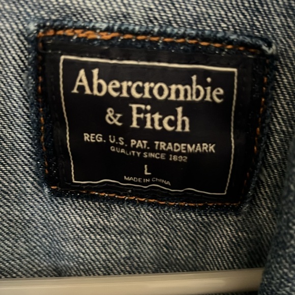 Abercrombie & Fitch Large Jean jacket with raw hem EUC - Picture 2 of 6